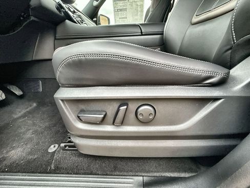 New 2025 Nissan Armada SL w/ Captain's Chari Seat Package image 14