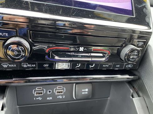 New 2026 Jeep Grand Cherokee Laredo AWD/4WD image 9