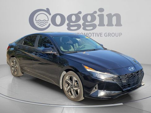 Used 2023 Hyundai Elantra SEL w/ Convenience Package FWD image 6