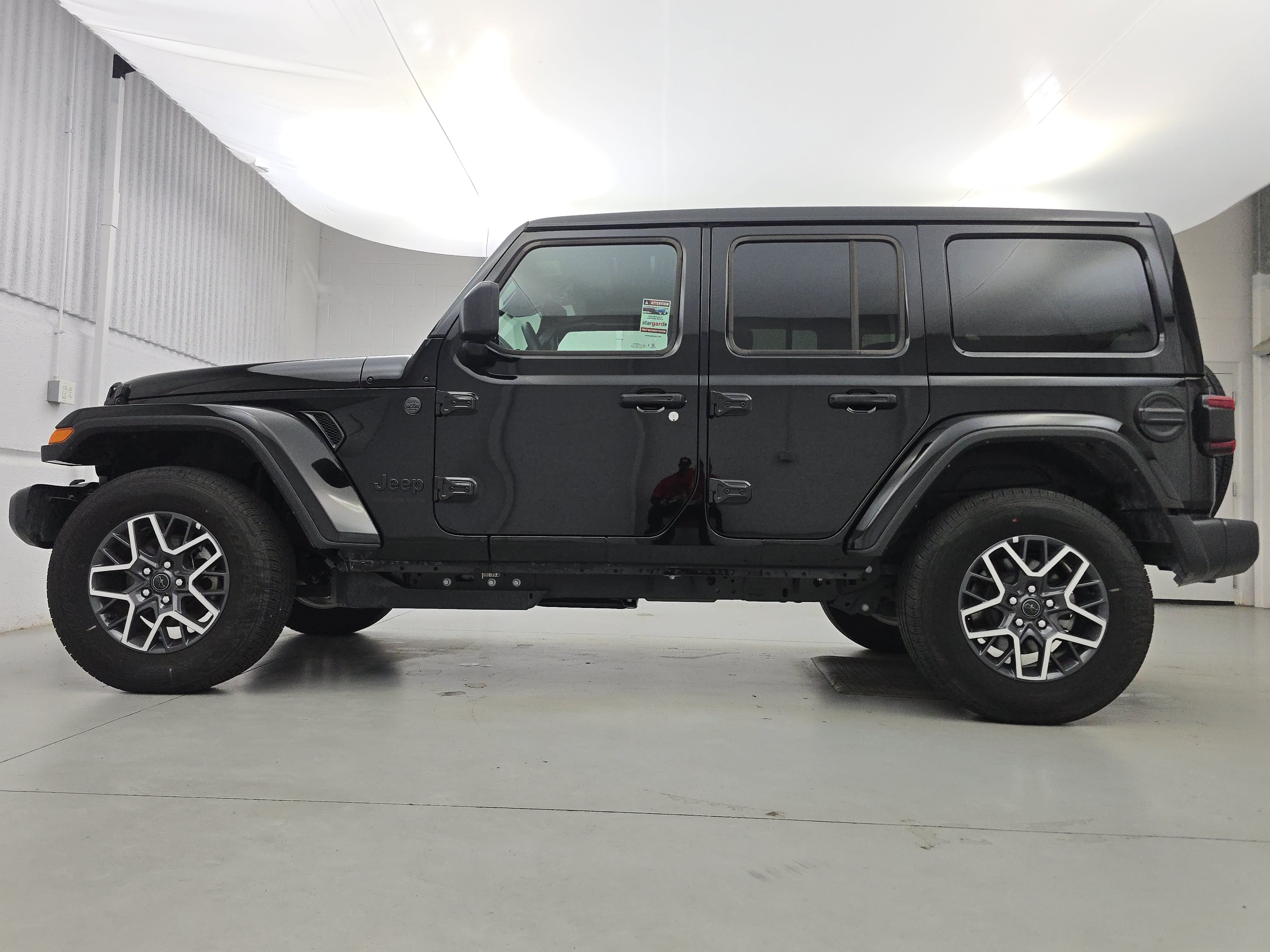Used 2026 Jeep Wrangler Unlimited Sahara AWD/4WD image 2