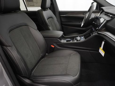 New 2026 Jeep Grand Cherokee Altitude AWD/4WD image 33