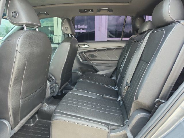 Used 2022 Volkswagen Tiguan SE R-Line FWD image 15