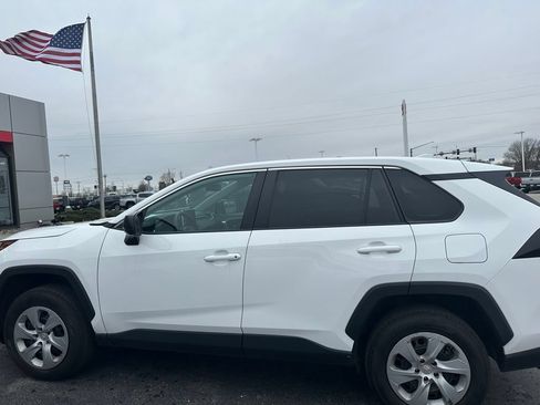 Used 2024 Toyota RAV4 LE AWD/4WD image 4