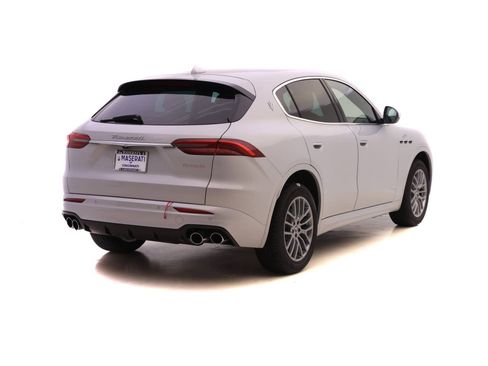 New 2024 Maserati Grecale GT image 4