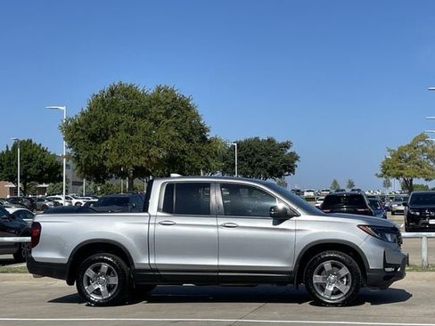 Used 2025 Honda Ridgeline TrailSport image 3