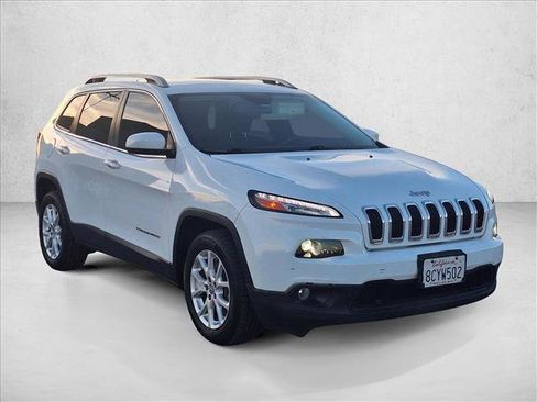 Used 2018 Jeep Cherokee Latitude image 3