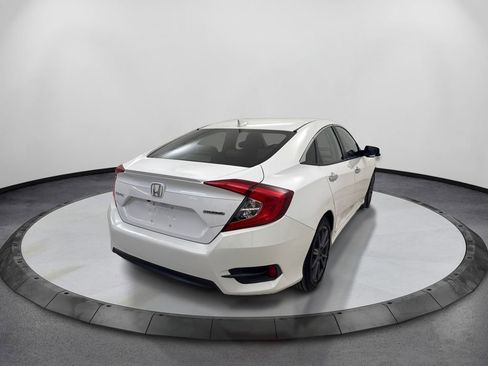 Used 2018 Honda Civic Touring image 5