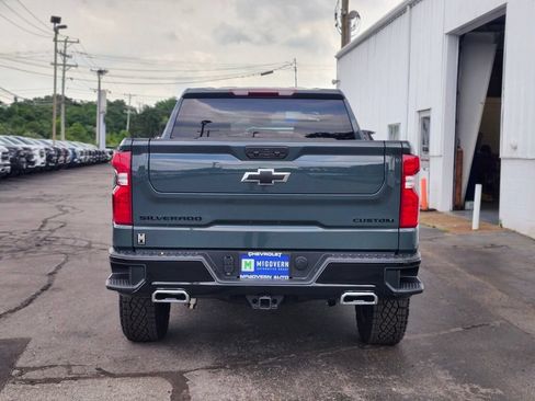 Used 2025 Chevrolet Silverado 1500 Custom Trail Boss w/ LPO, Dark Essentials Package AWD/4WD image 4
