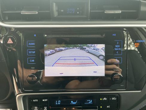 Used 2019 Toyota Corolla SE FWD image 20