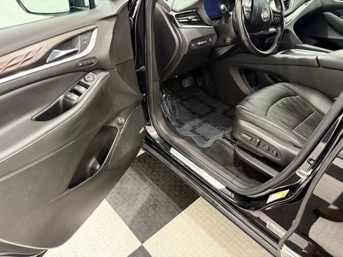 Used 2023 Buick Enclave Avenir w/ Avenir Technology Package AWD/4WD image 33