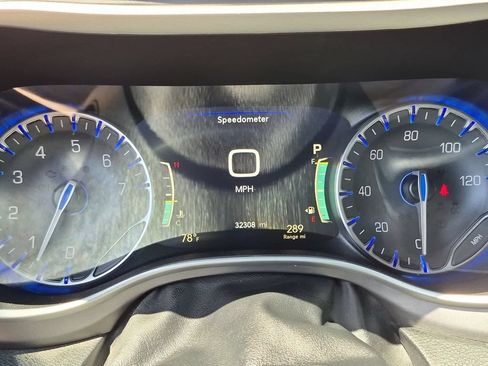 Used 2025 Chrysler Pacifica Select FWD image 16