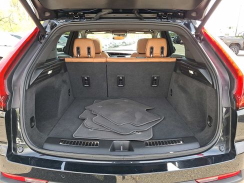 Certified 2023 Cadillac XT4 Premium Luxury AWD/4WD image 28