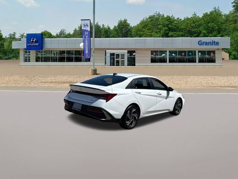 Used 2025 Hyundai Elantra SEL FWD image 7