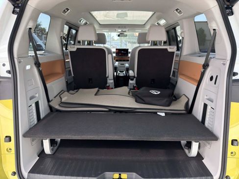 Certified 2025 Volkswagen ID. Buzz Pro S Plus AWD/4WD image 5