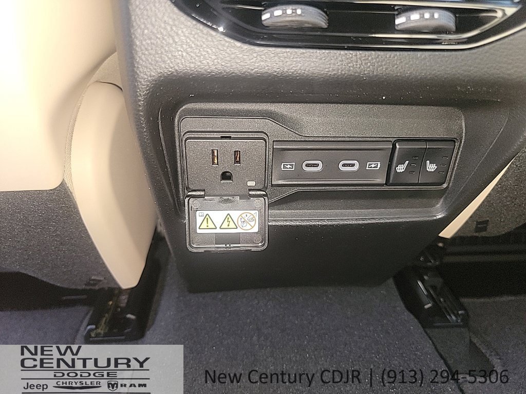 New 2026 Jeep Grand Cherokee Limited w/ Limited Altitude Package AWD/4WD image 20
