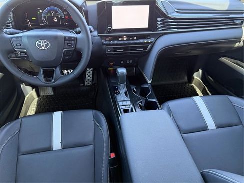 Used 2025 Toyota Camry SE w/ Convenience Package image 21