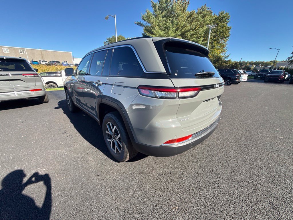 New 2027 Jeep Grand Cherokee Laredo X AWD/4WD image 3