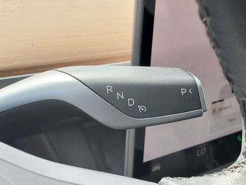 Used 2025 Tesla Model Y Long Range image 25