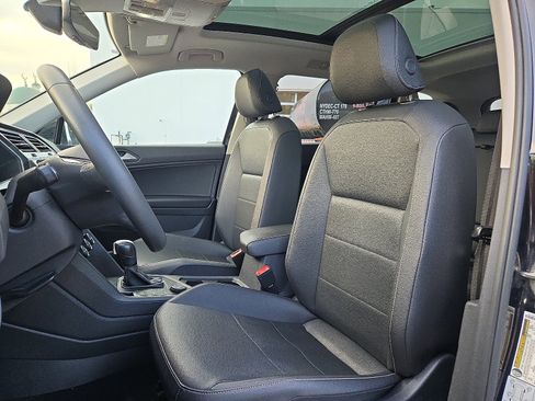 Used 2021 Volkswagen Tiguan SEL image 14
