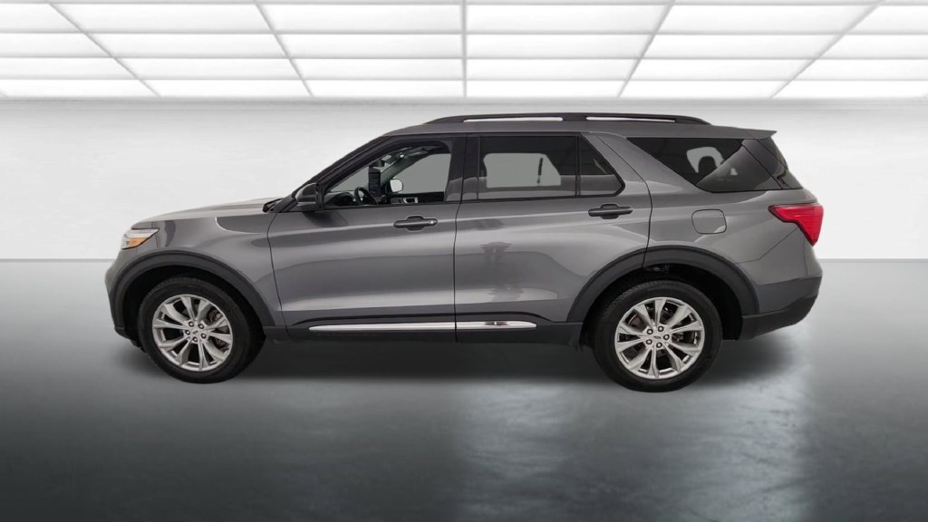 Used 2024 Ford Explorer XLT w/ Equipment Group 202A AWD/4WD image 5