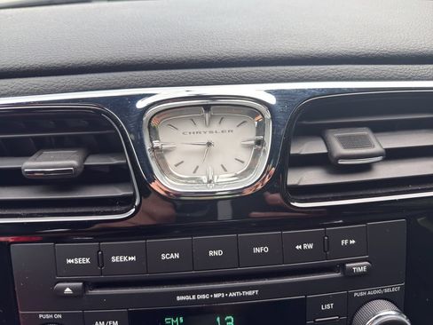 Used 2013 Chrysler 200 Touring FWD image 20