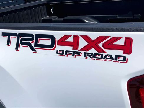 Used 2018 Toyota Tacoma TRD Off-Road image 10