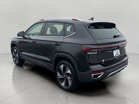 New 2026 Volkswagen Taos SE image 5