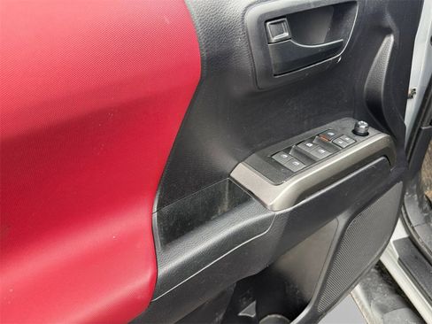 Used 2020 Toyota Tacoma SR5 w/ Technology Package image 14