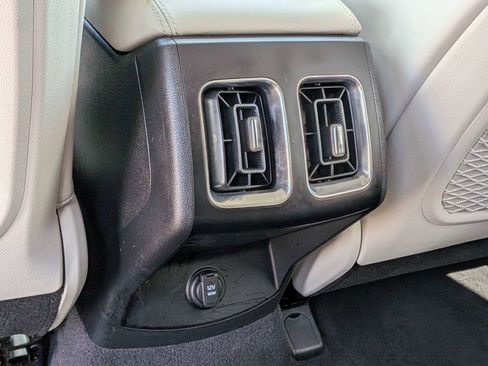 Used 2025 Kia Sorento S w/ Panoramic Sunroof Package FWD image 17