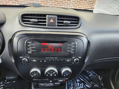 Used 2016 Kia Soul FWD image 9