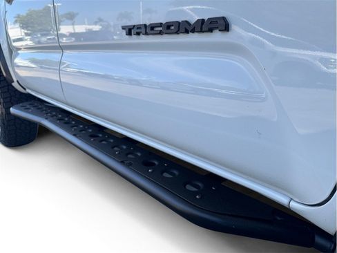 Used 2018 Toyota Tacoma TRD Off-Road AWD/4WD image 21