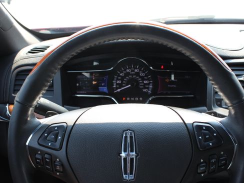 Used 2013 Lincoln MKS FWD image 13