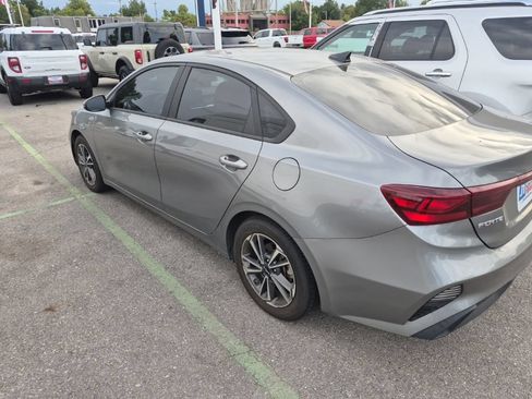 Used 2023 Kia Forte LXS w/ LXS Technology Package FWD image 8