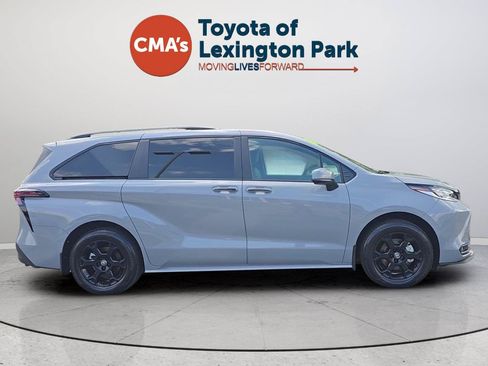 Used 2026 Toyota Sienna XLE Woodland Edition AWD/4WD image 6
