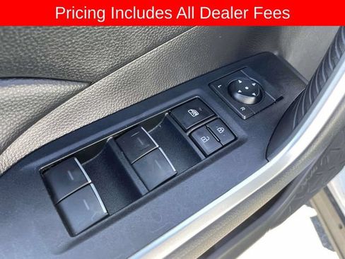Used 2025 Toyota RAV4 XLE AWD/4WD image 19