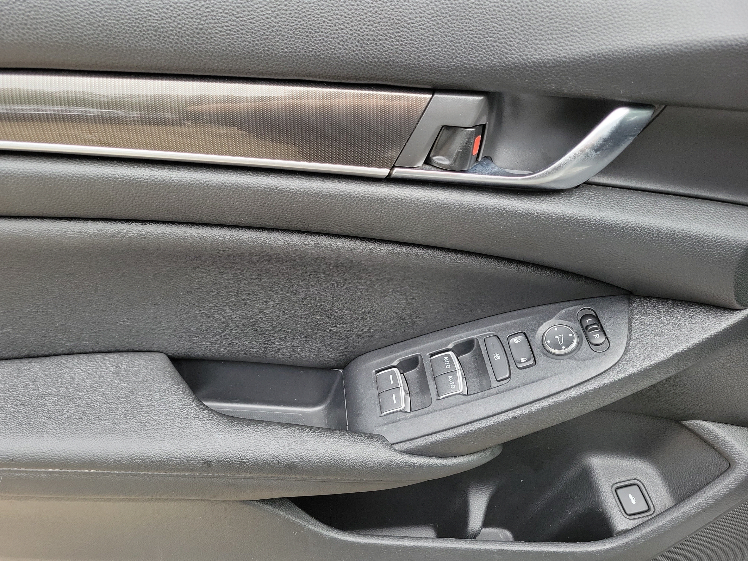 Used 2020 Honda Accord Sport image 12