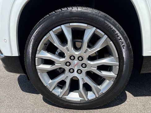 Certified 2025 GMC Acadia Denali w/ Super Cruise Package FWD image 12