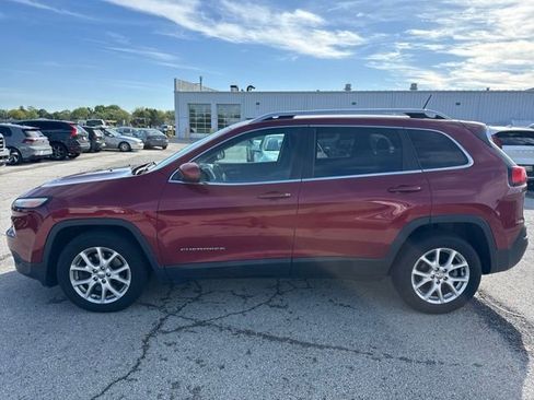 Used 2014 Jeep Cherokee Latitude w/ Cold Weather Group FWD image 2