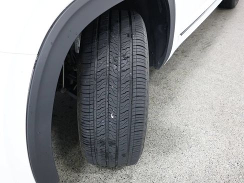 Used 2023 Volkswagen Atlas SEL R-Line AWD/4WD image 4