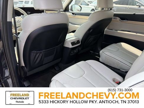 Used 2023 Hyundai Palisade Limited FWD image 17