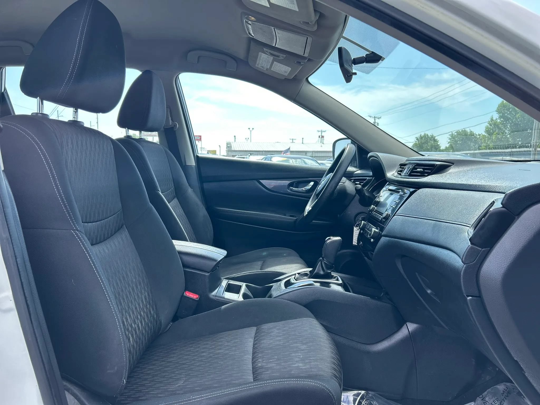 Used 2017 Nissan Rogue S AWD/4WD image 40