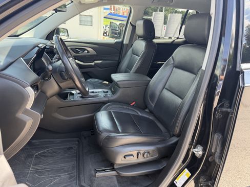 Used 2020 Chevrolet Traverse LT w/ LT Premium Package AWD/4WD image 13