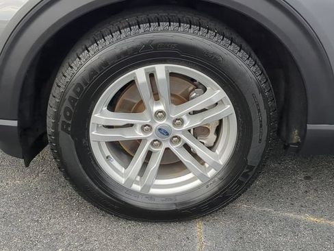 Used 2021 Ford Explorer XLT w/ Equipment Group 202A RWD image 10
