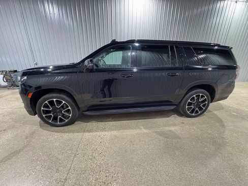 Used 2024 Chevrolet Suburban RST w/ Luxury Package image 2