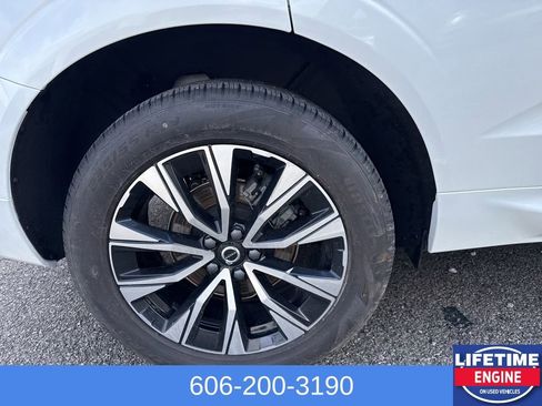 Used 2025 Volvo XC60 B5 Plus image 5