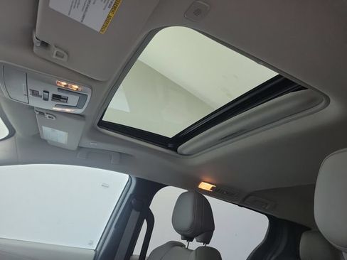Used 2025 Toyota Sienna XLE FWD image 20