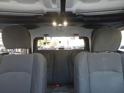 Used 2020 Jeep Wrangler Sport AWD/4WD image 27