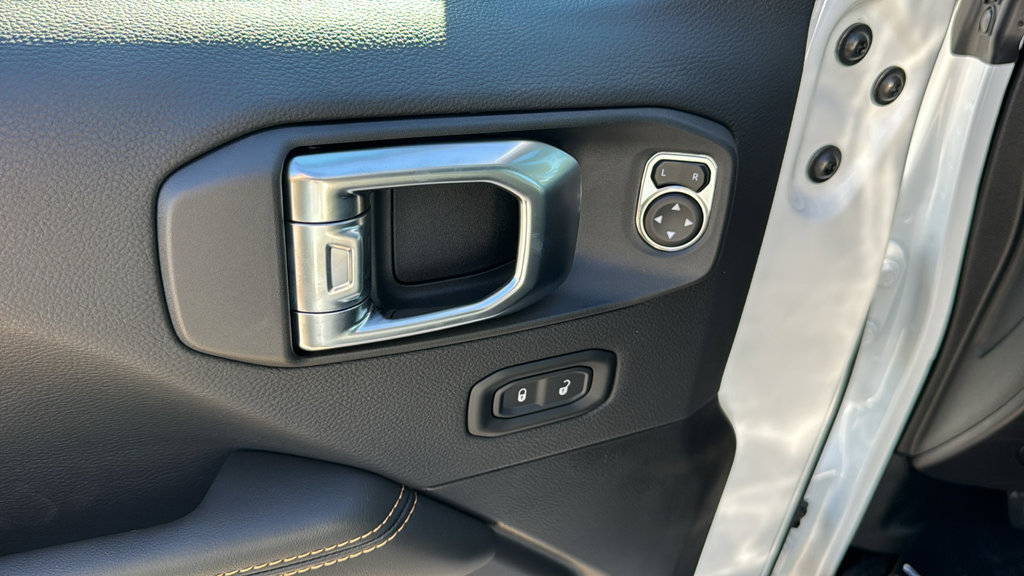New 2027 Jeep Wrangler Unlimited Sahara AWD/4WD image 11