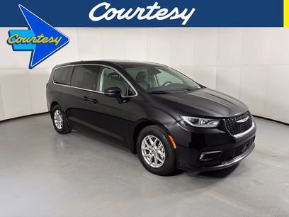 Used 2024 Chrysler Pacifica Touring-L