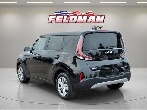 Used 2023 Kia Soul LX FWD image 3